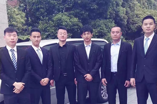 ?武漢男子申請保護(hù)令無果，雇環(huán)宇兄弟保鏢保護(hù)安全